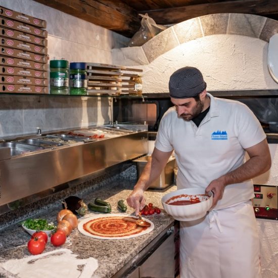 Pizza tradizionale nel Plosestodl